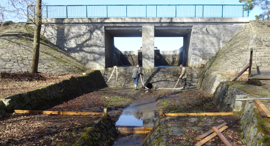 Odtoková koryta boleveckých rybníků prochází důkladným čištěním