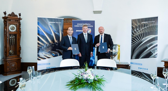 Viktoria Plzeň a Doosan podepsaly novou smlouvu o generálním partnerství na plzeňské radnici