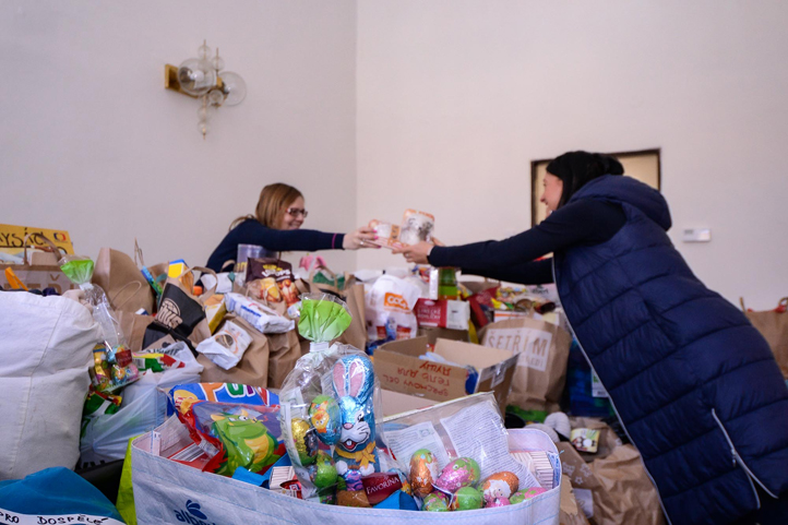 Sbírka potravin, hraček a drogerie (foto: M. Pecuch)