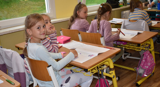 Dětem z Ukrajiny nejvíce chybí tátové, říká učitelka z adaptační skupiny při Bolevecké základní škole