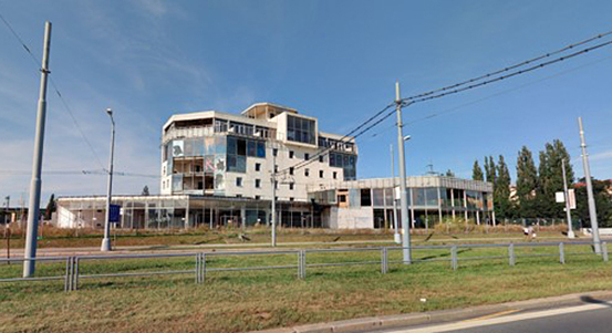 Dezolátní objekt v Rokycanské ulici zmizí, zastupitelé schválili dohodu