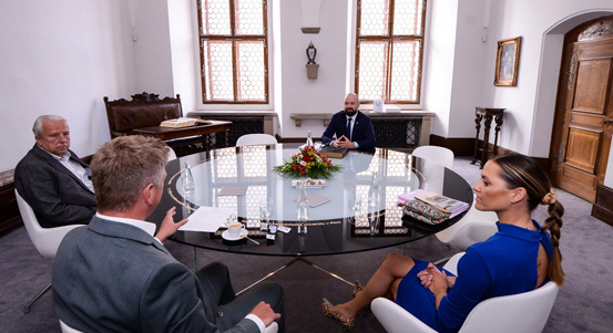 Plzeň prezentovala chytré technologie na konferenci City For The Future v Budapešti. Do Plzně zavítal český velvyslanec v Maďarsku