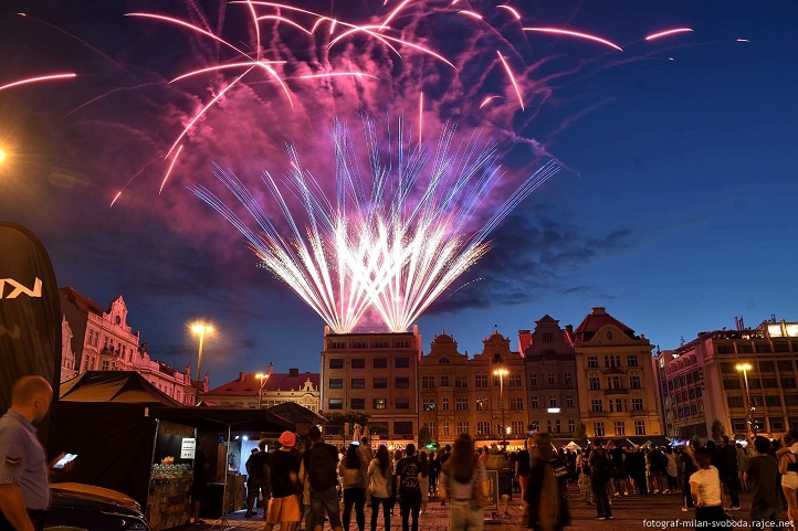 Historický víkend si užily tisíce lidí, vyvrcholil ohňovou show a pyromuzikálem