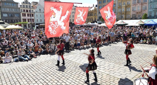 Historický víkend si užily tisíce lidí, vyvrcholil ohňovou show a pyromuzikálem