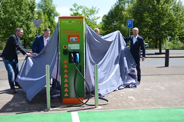 V Černicích u OC Olympia vzniklo velkokapacitní dobíjecí místo pro elektromobily