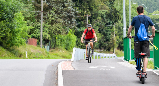 Nová cyklostezka byla otevřena v ulici Na Roudné