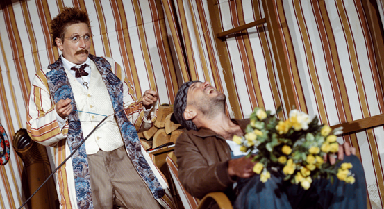 Podivné odpoledne dr. Zvonka Burkeho sklidilo potlesk, na náměstí Míru zaplní večery až do 16. července