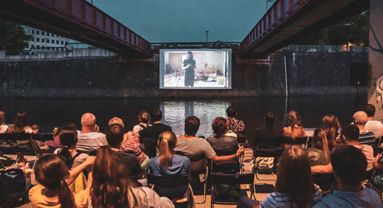 Finále Plzeň připravilo filmové projekce pod širým nebem