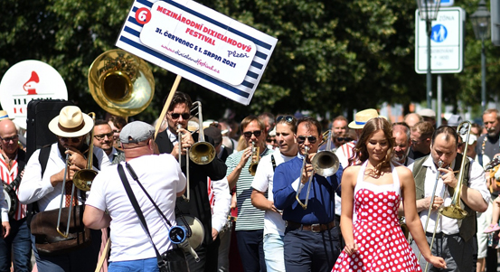 Plzeňské ulice roztančí tóny starého jazzu, o víkendu se koná dixielandový festival