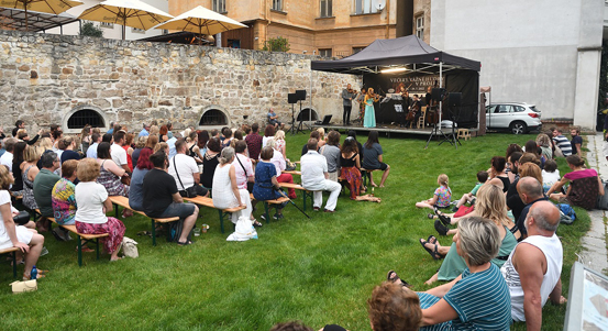 Prolukou zní vážná hudba