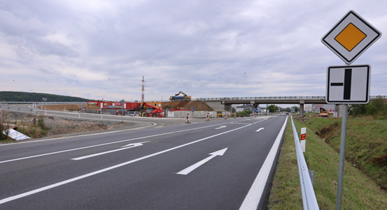 Od září mohou řidiči využívat novou křižovatku v Křimicích, která je součástí západního okruhu. V srpnu se otevřela okružní křižovatka Na Chmelnicích