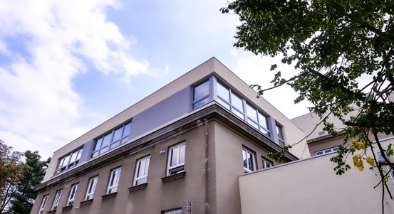 Plzeňská 2. základní škola má novou přístavbu a nástavbu. Vznikly odborné učebny