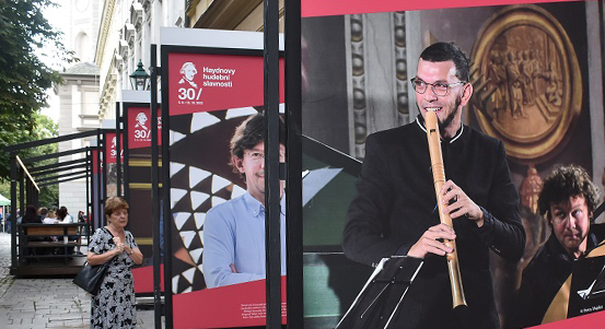 Blíží se Haydnovy hudební slavnosti. Zve na ně výstava v Kopeckého sadech