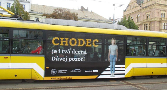 Policie chce ochránit chodce v dopravním provozu, zahájila kampaň Všichni jsme chodci