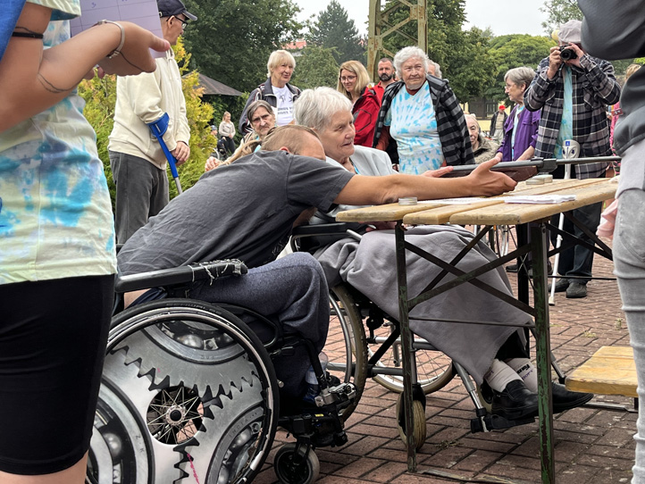 Osmiboj (zdroj fotografií: Odbor sociálních služeb Magistrátu města Plzně)
