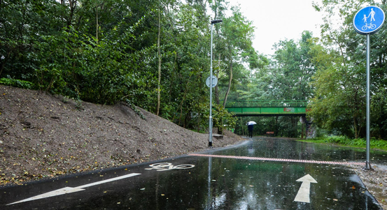 Jeden z nejfrekventovanějších úseků plzeňských zelených stezek u Radbuzy byl opět otevřen. Je širší a bezpečnější