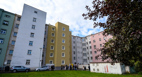 Plzeň nadále proměňuje lokalitu Plac. Opravila v Plachého 52 další bytový dům. Vzniklo 14 nových bytů