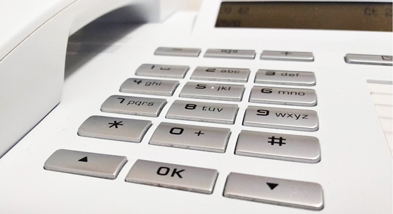 Město Plzeň ve spolupráci s organizací Člověk v tísni spouští rozšířené poradenství pro Plzeňany na Helplince 770 600 800