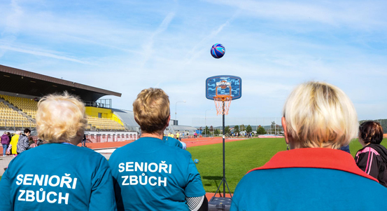 Sportovní hry si užilo téměř padesát seniorů, vítězem se stali Sušičtí