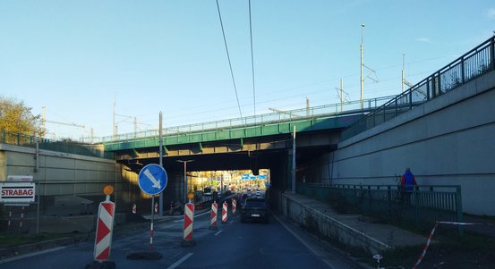  Od čtvrtka se začne opravovat další část Rokycanské. V sobotu v noci bude uzavřena křižovatka ulic Rokycanská a Jateční