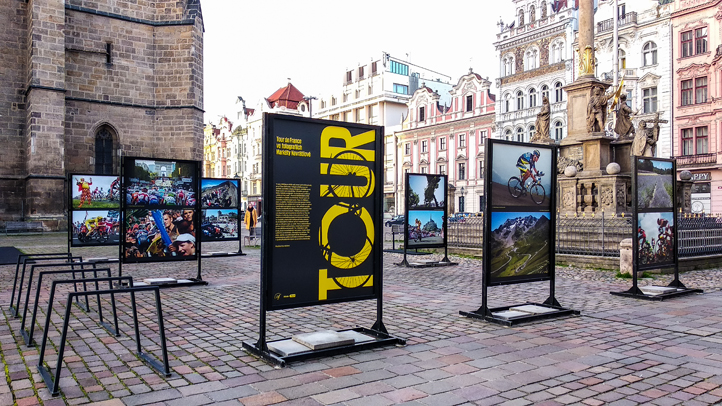 Výstava před historickou radnicí (foto: M. Pecuch)