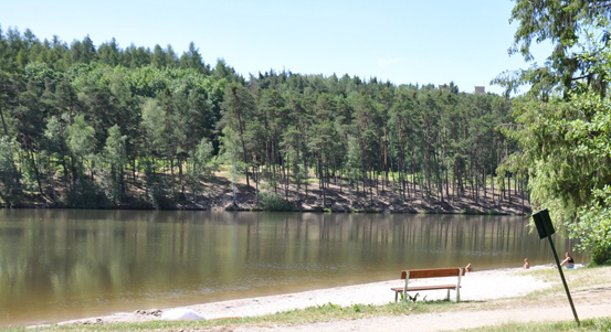 Město Plzeň zpevní jižní břeh Šídlovského rybníka