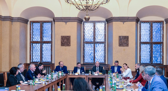 Radní města a kraje se poprvé sešli na jednání, tématem byly získané městské lázně, dokončovaný obchvat i společný postup ohledně Gigafactory