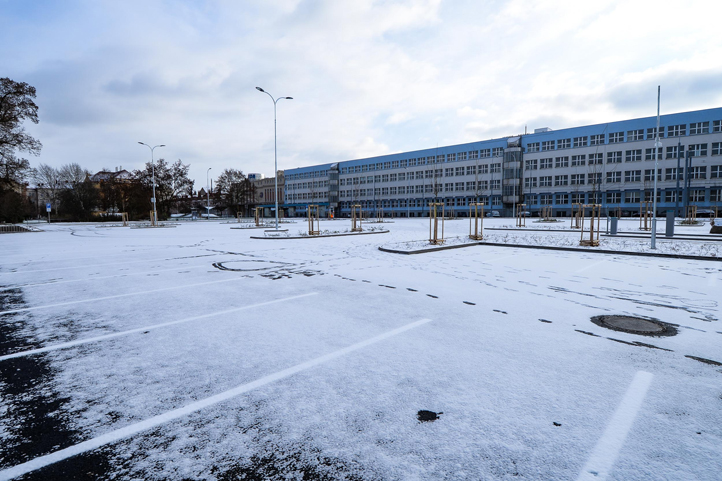 Rekonstruované parkoviště na nám. Emila Škody (fotografie: M. Pecuch)