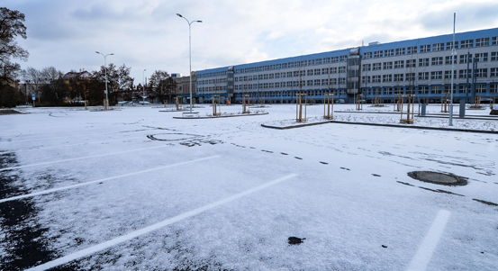 Další záchytné parkoviště P+R bylo dokončeno na náměstí Emila Škody