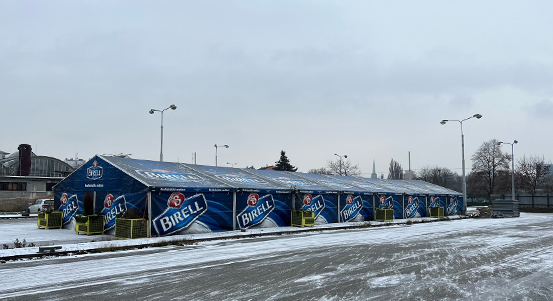 Plzeň připravila vyhřívaný velkokapacitní stan pro lidi bez domova, otevře jej poprvé ve čtvrtek 15. prosince ve 20 hodin