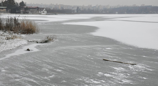 Bruslení na boleveckých rybnících během zimní sezony nemusí být vždy bezpečné