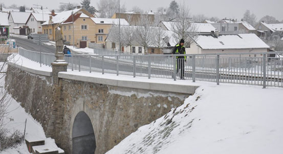 Silniční most přes Litický potok je po opravě komfortnější a bezpečnější pro chodce i řidiče