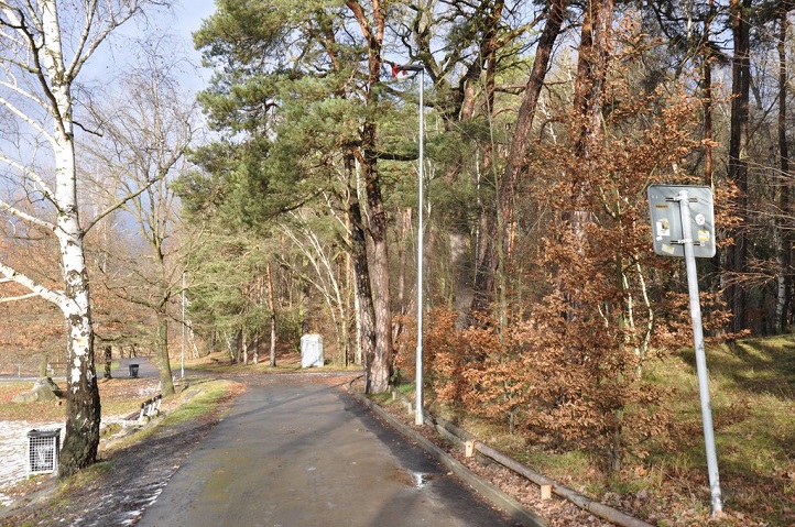 Plzeň instalovala nové veřejné osvětlení u Boleváku, cesta je teď bezpečnější