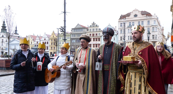 Je svátek Tří králů. Kašpar, Melichar a Baltazar se zastavili také na plzeňské radnici. V neděli se koná Tříkrálový pochod k Ježíšku