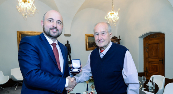 Mistr světa Rudolf Chroust oslavil pětadevadesátiny. Poblahopřál mu primátor města Plzně Roman Zarzycký