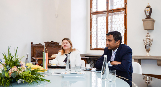 Velvyslanec Indie navštívil plzeňskou radnici