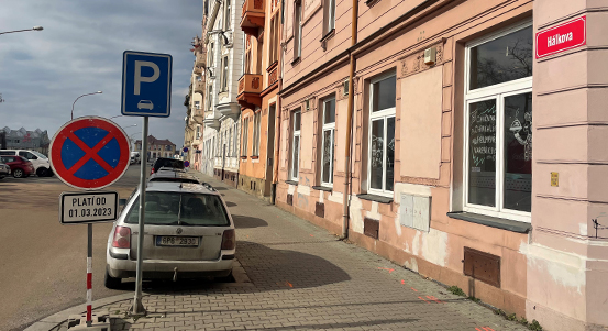 V Hálkově ulici vodárna opraví kanalizaci. Řidiče tak čeká dopravní omezení