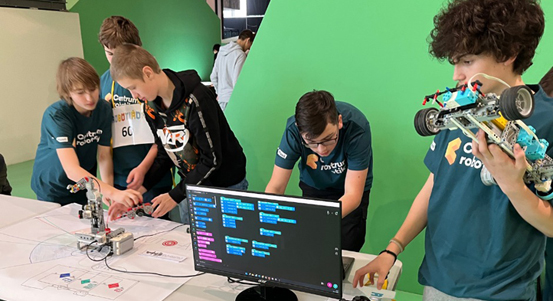 Kluci z Centra robotiky zabodovali na mezinárodní soutěži