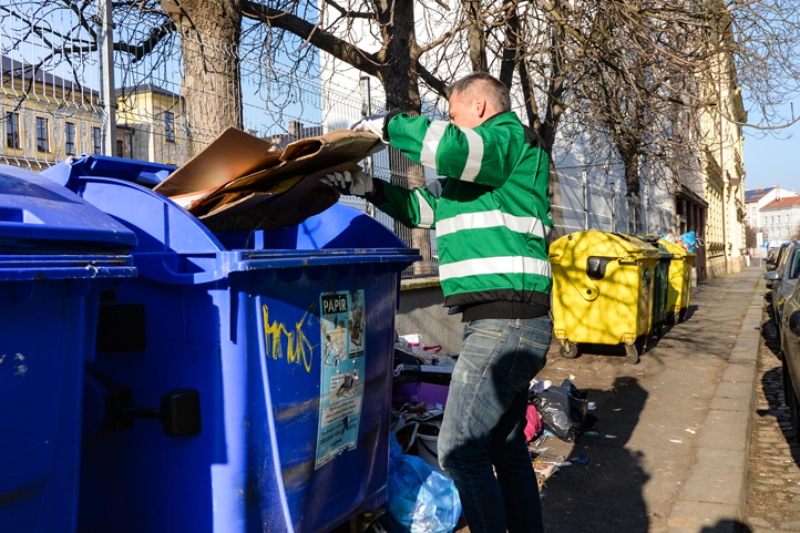 Doúklid odpadků (fotografie: M. Pecuch)