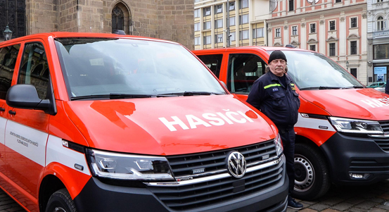 Město Plzeň předalo nová vozidla dobrovolným hasičům. Zaplatilo za ně více než pět milionů korun
