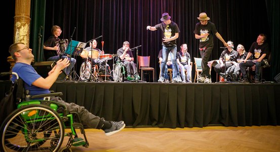 Tančili, zpívali, hráli divadlo. Handicapovaní lidé si opět užili festival