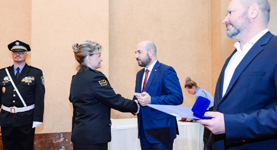 Strážníci a zaměstnanci městské policie obdrželi ocenění za věrnost, mimořádné činy, záchrany životů a statečnost