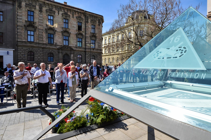 Pietní akty na Chodském, v Husově a pod terasami divadla (fotografie: M. Pecuch)