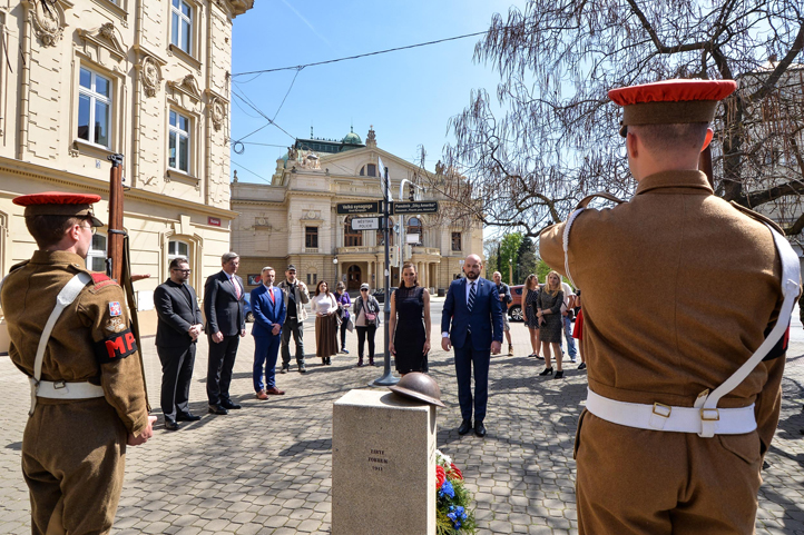 Pietní akty na Chodském, v Husově a pod terasami divadla (fotografie: M. Pecuch)