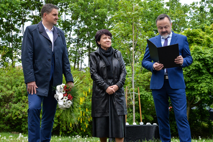Odhalení pamětní desky (fotografie: M. Pecuch)