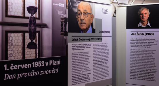 Plzeň letos udělí Cenu 1. června českému novináři, diplomatovi a disidentovi Luboši Dobrovského in memoriam, připravila i výstavu