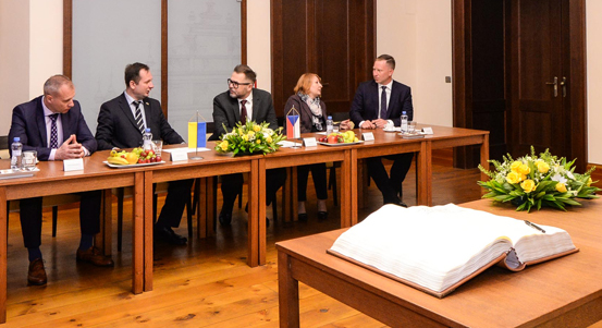 Ukrajinský chargé d’affaires Vitalij Usatyj jednal v Plzni s radním Danielem Kůsem