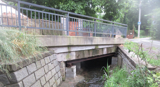 Město opraví most přes Hrádecký potok. Jeho stav je nevyhovující