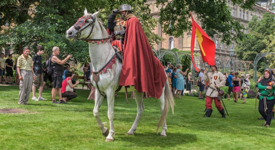 Historický víkend pozve na šermíře či strašidla