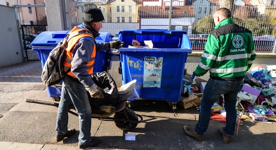 Plzeň bojuje proti černým skládkám. Strážníci dopadli další dva pachatele